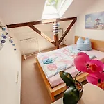 Urlaubsmagie - Maisonette-Wohnung Wanderfalke - Saisonaler Pool Holiday home