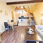 Urlaubsmagie - Maisonette-Wohnung Wanderfalke - Saisonaler Pool *