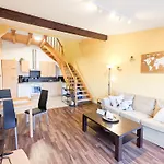 Holiday home Urlaubsmagie - Maisonette-Wohnung Wanderfalke - Saisonaler Pool Lichtenhain (Sebnitz)