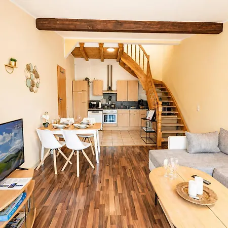 بيت للعطل Urlaubsmagie - Maisonette-wohnung Wanderfalke - Saisonaler Pool Lichtenhain (Sebnitz)